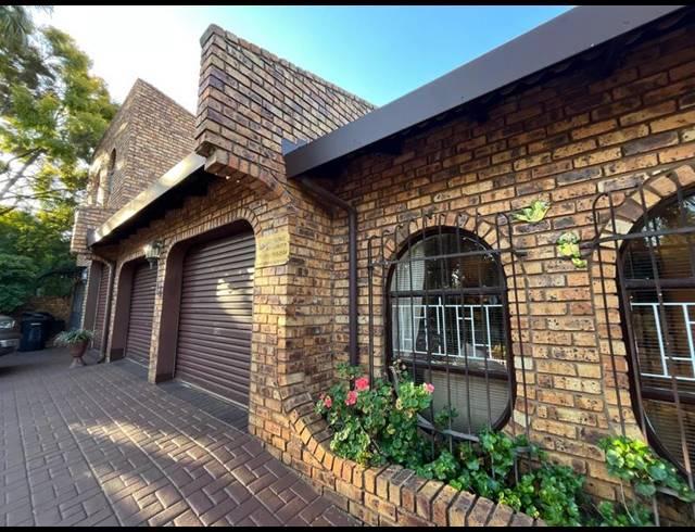 4 BEDROOM HOUSE FOR SALE IN SUNWARD PARK